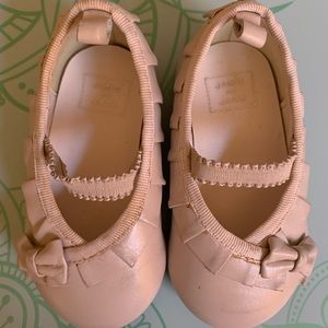 Janie and Jack girls leather material flats in ivory size 4